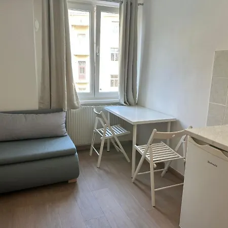 Kleines Zentrum & Gemeinschafts Bad Apartment *